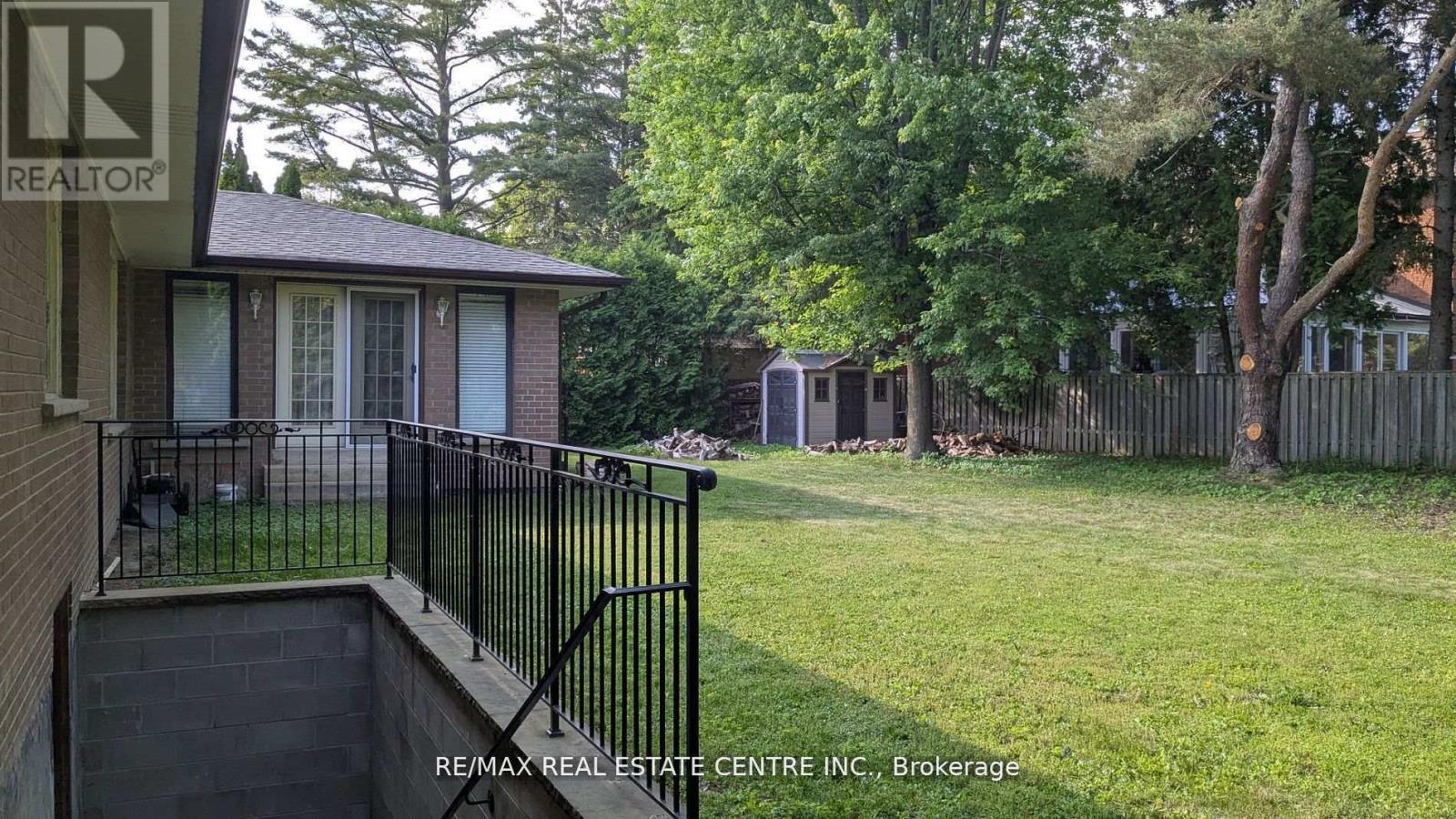 2260 Oneida Crescent, Mississauga, Ontario  L5C 1V6 - Photo 39 - W12385789