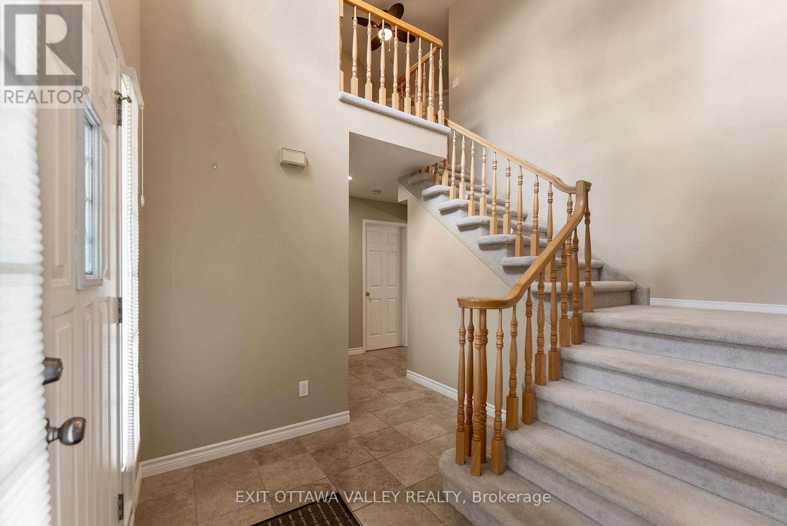 127 Owens Street, Pembroke, Ontario  K8A 8K1 - Photo 3 - X12385820