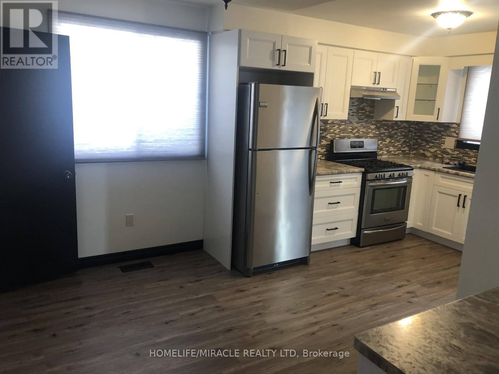 Upper - 171 Larchwood Circle, Welland, Ontario  L3C 6T2 - Photo 3 - X12385773