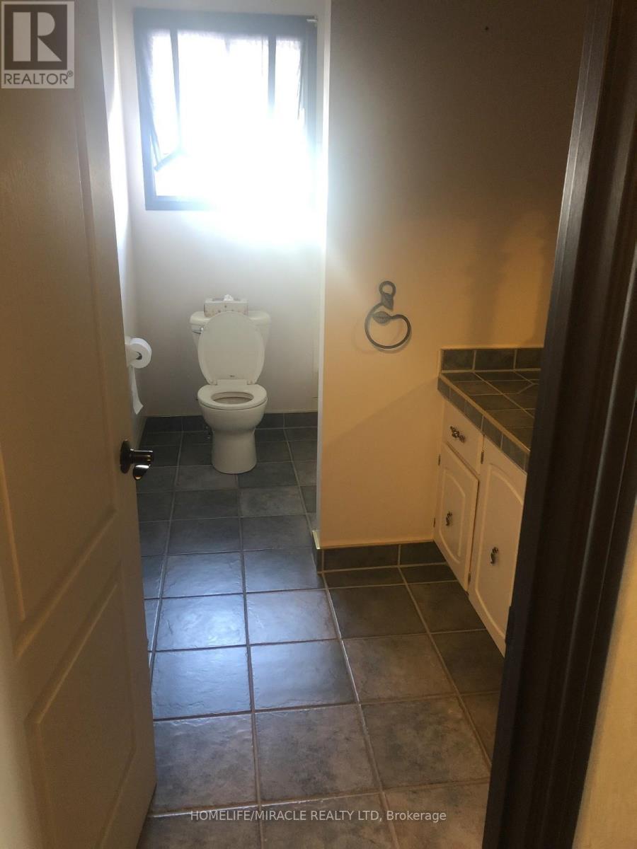 Upper - 171 Larchwood Circle, Welland, Ontario  L3C 6T2 - Photo 8 - X12385773