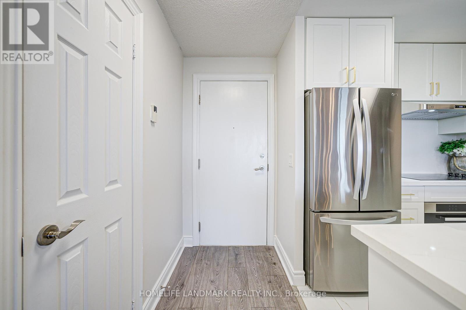 1011 - 15 Greenview Avenue, Toronto (Newtonbrook West), Ontario  M2M 4M7 - Photo 5 - C12385808