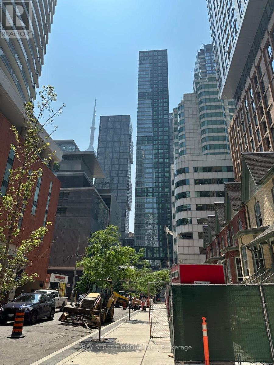 702 - 327 King Street W, Toronto (Waterfront Communities), Ontario  M5V 0W7 - Photo 6 - C12385813