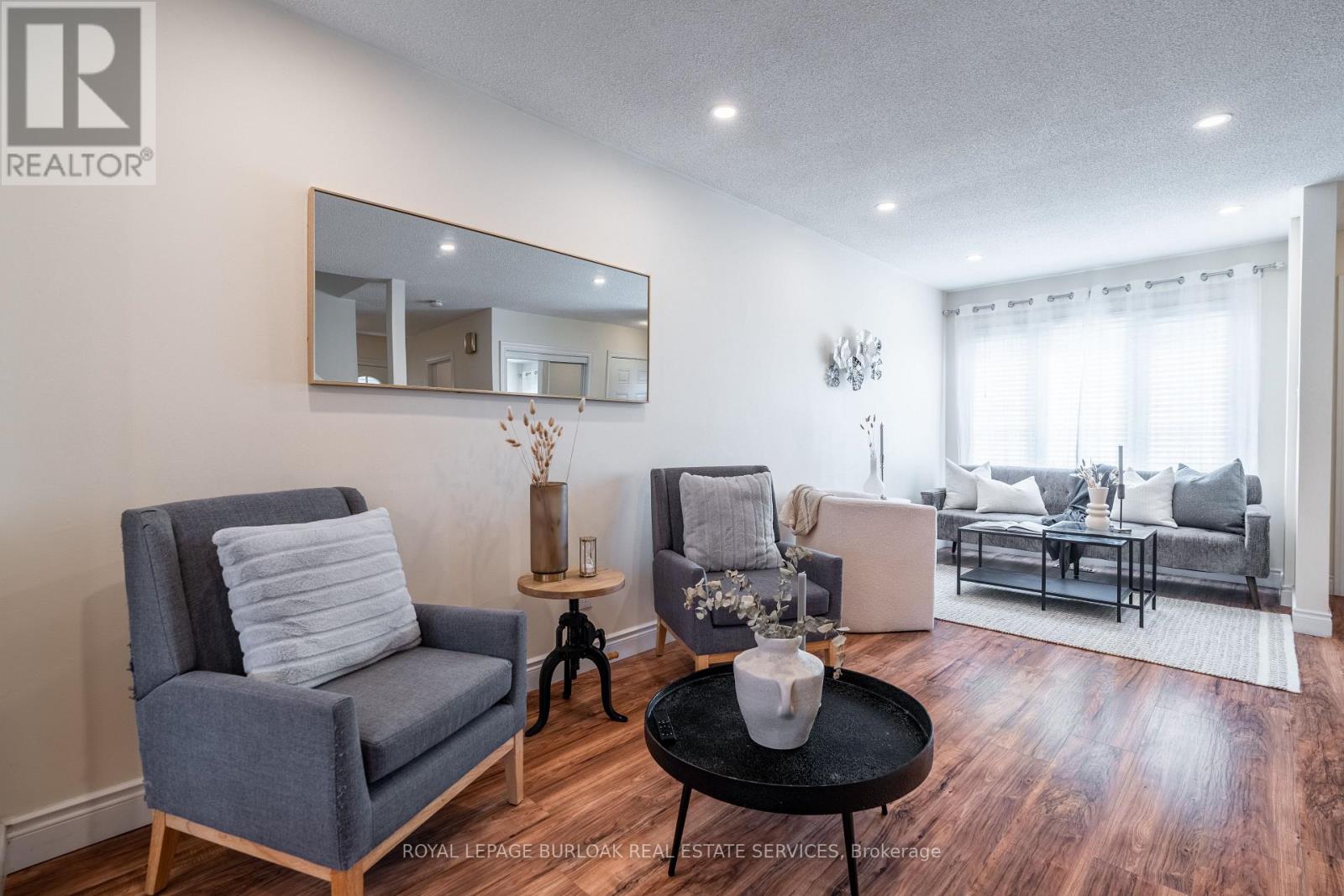 522 Roseheath Drive, Milton (Bm Bronte Meadows), Ontario  L9T 4V6 - Photo 7 - W12385816