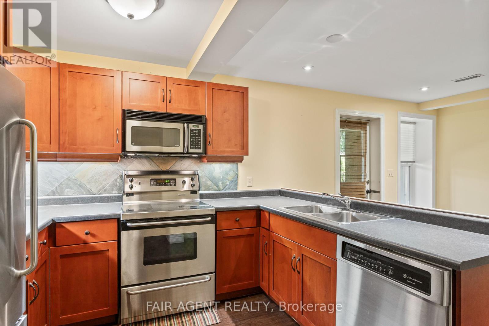 26 Daly Avenue, Stratford, Ontario  N5A 1B8 - Photo 37 - X12385850