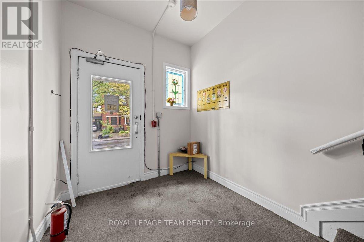 152 Glebe Avenue, Ottawa, Ontario  K1S 2C5 - Photo 4 - X12385849