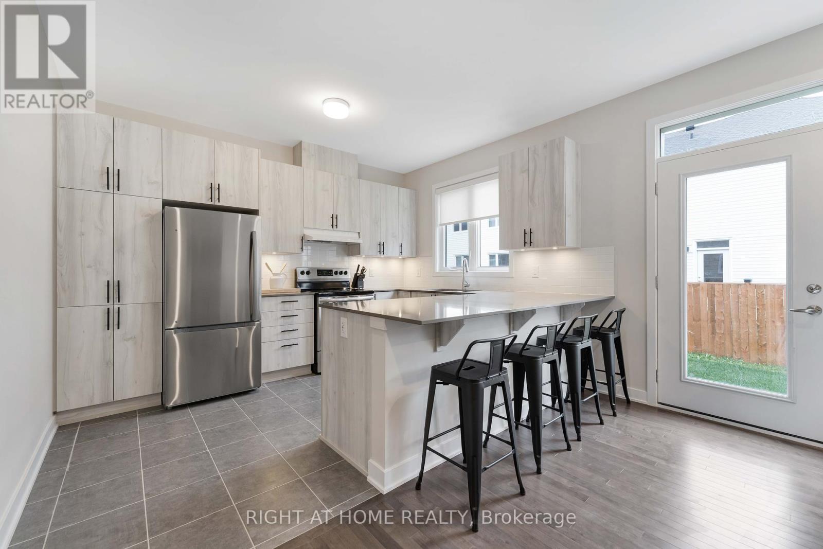 30 Chasing Grove, Ottawa, Ontario  K0A 2Z0 - Photo 11 - X12385852