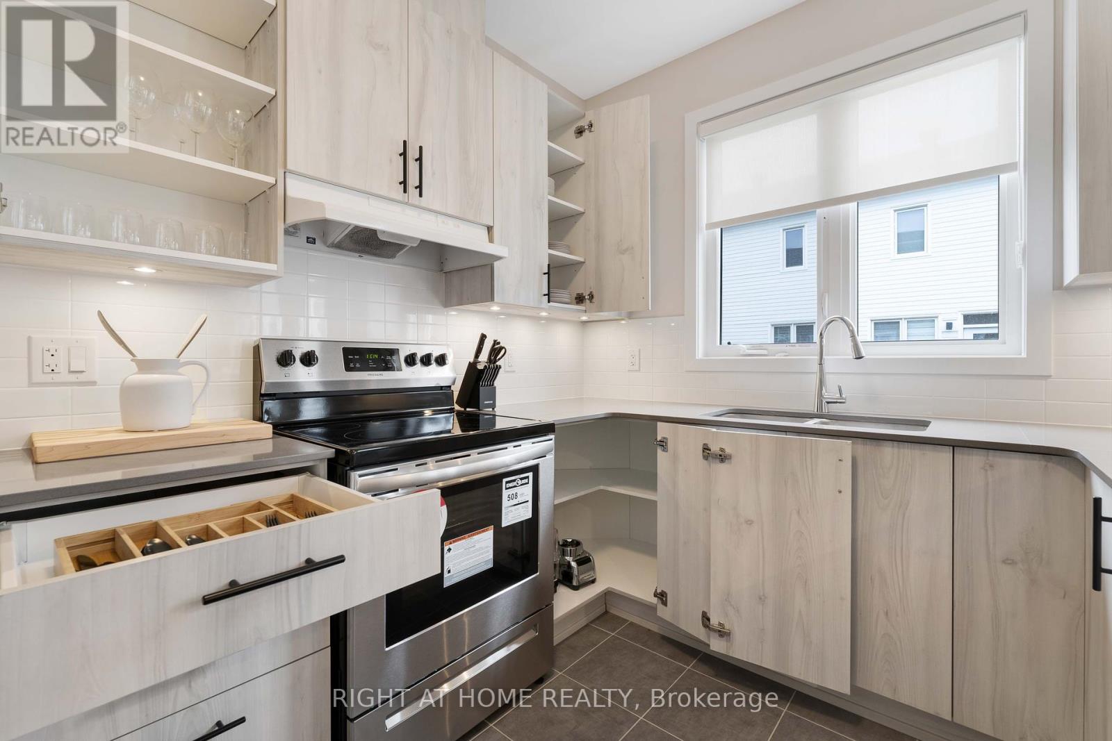 30 Chasing Grove, Ottawa, Ontario  K0A 2Z0 - Photo 14 - X12385852