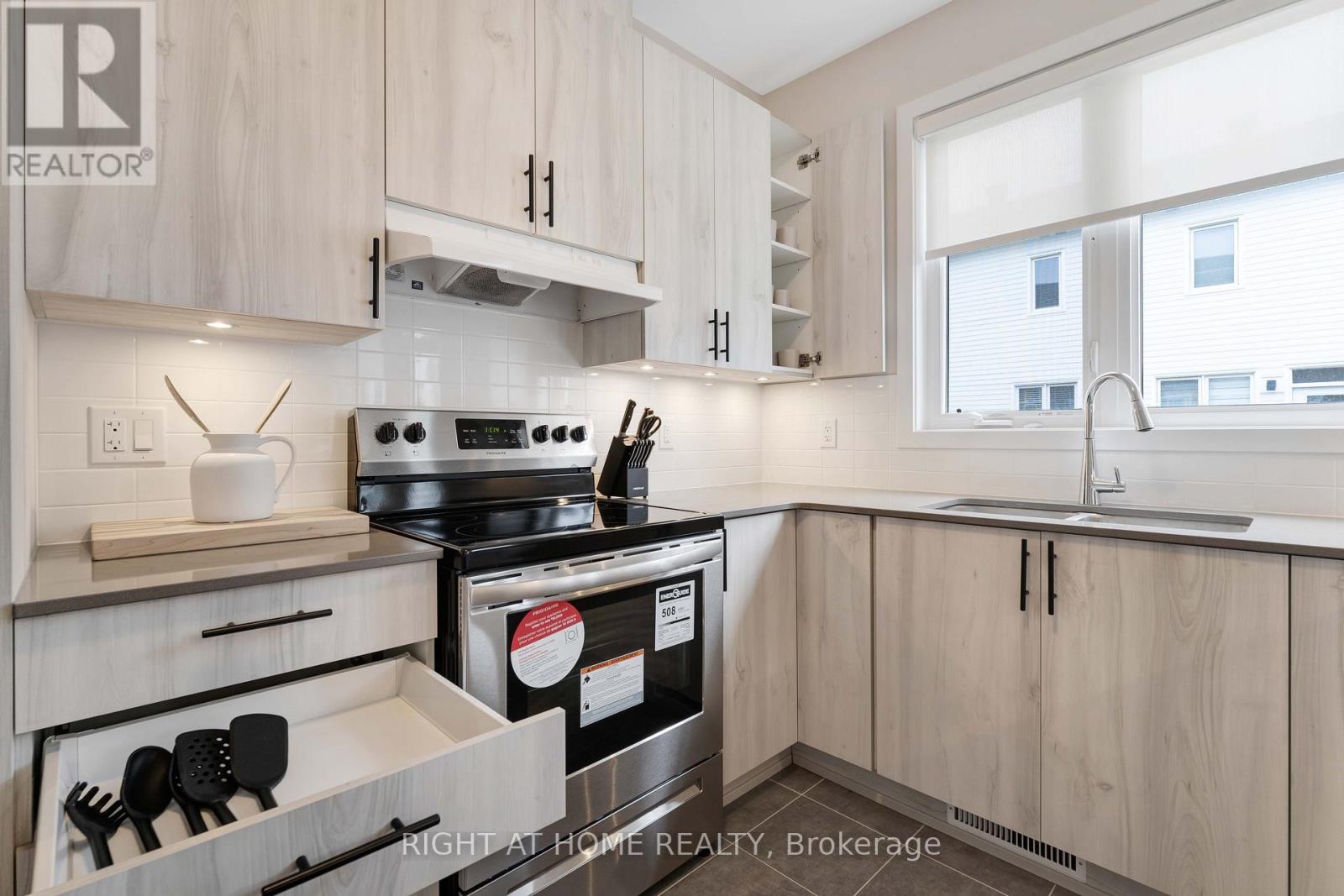 30 Chasing Grove, Ottawa, Ontario  K0A 2Z0 - Photo 15 - X12385852