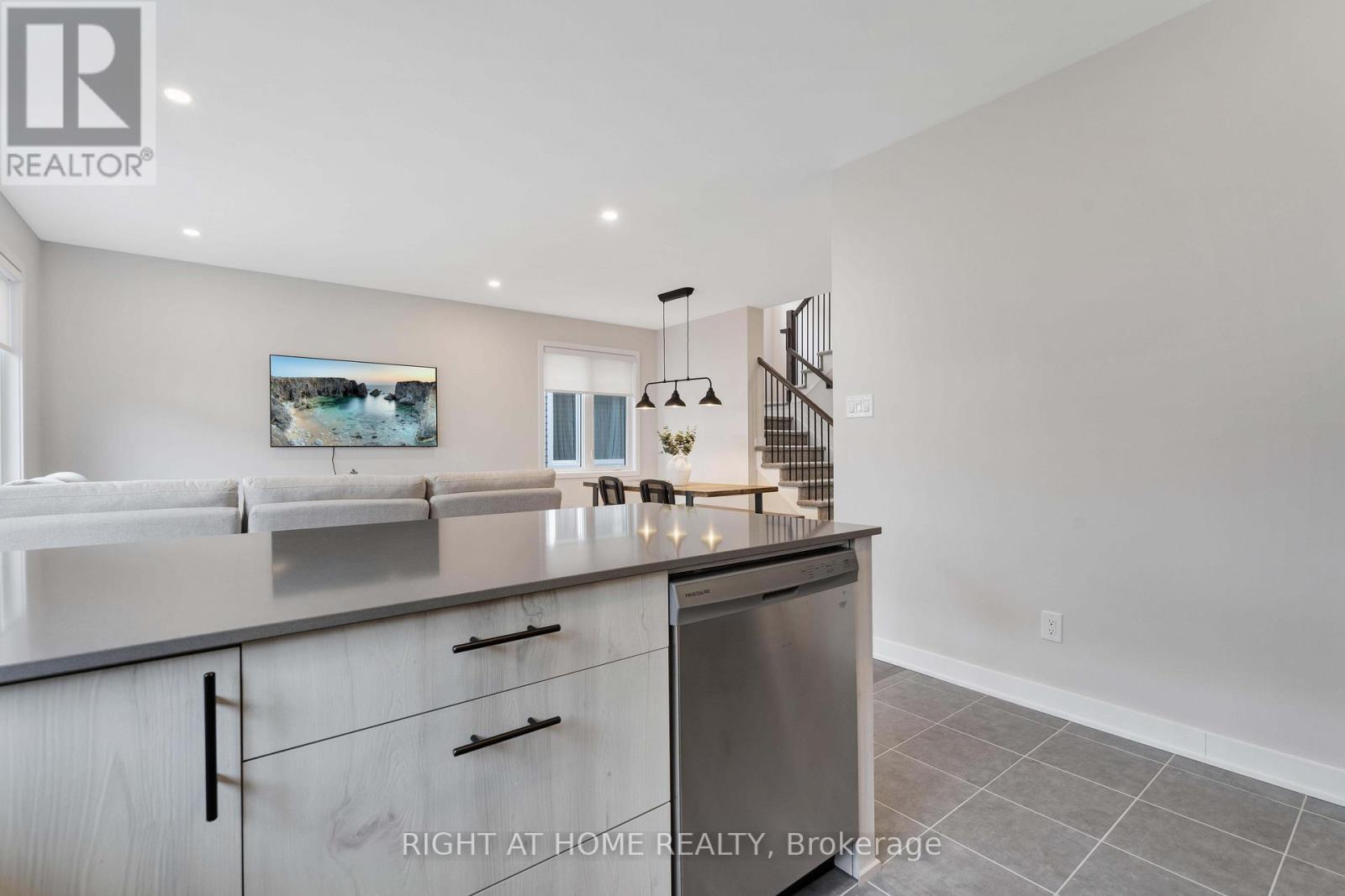 30 Chasing Grove, Ottawa, Ontario  K0A 2Z0 - Photo 17 - X12385852