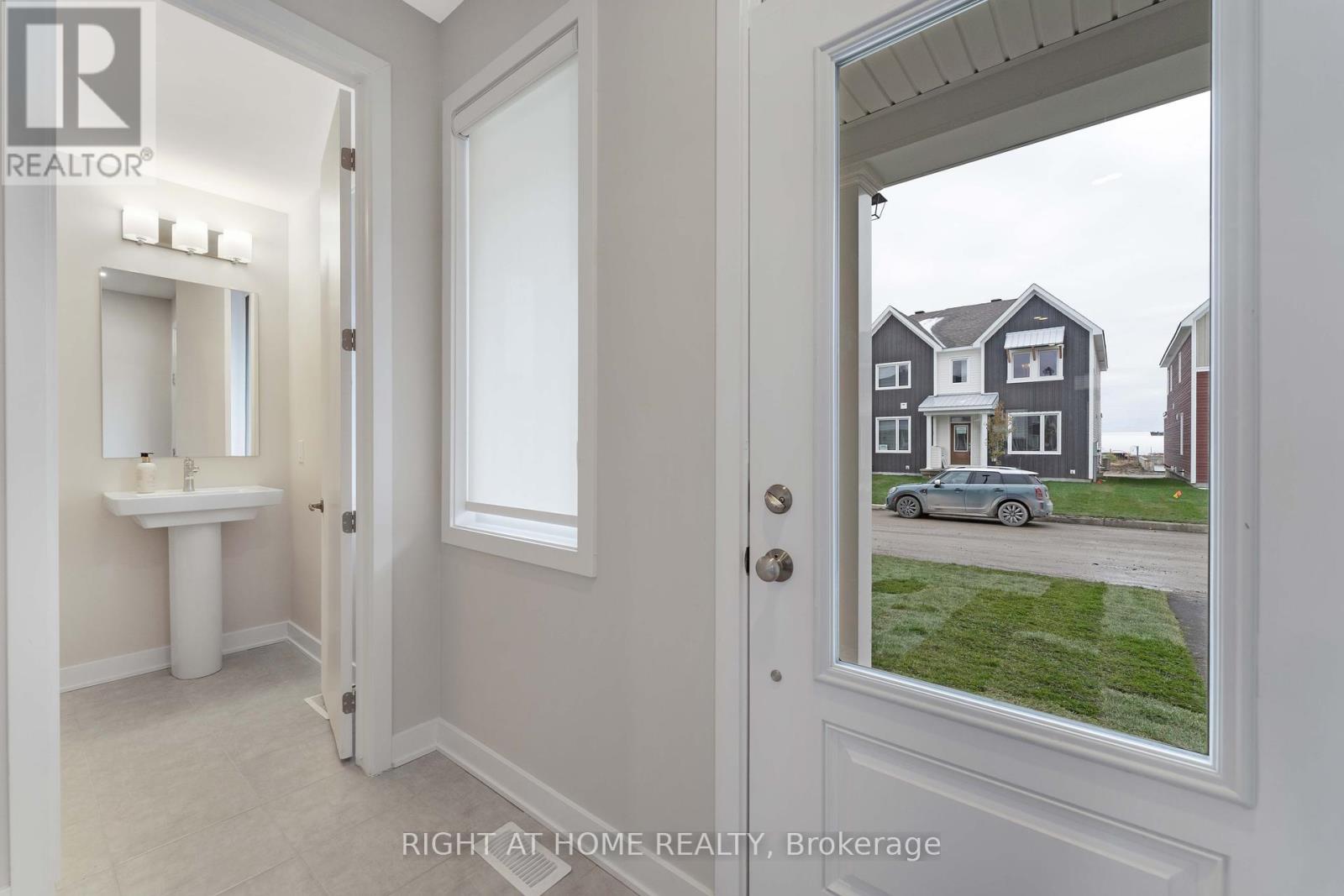 30 Chasing Grove, Ottawa, Ontario  K0A 2Z0 - Photo 2 - X12385852