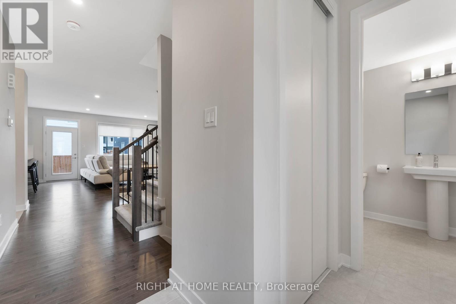 30 Chasing Grove, Ottawa, Ontario  K0A 2Z0 - Photo 3 - X12385852