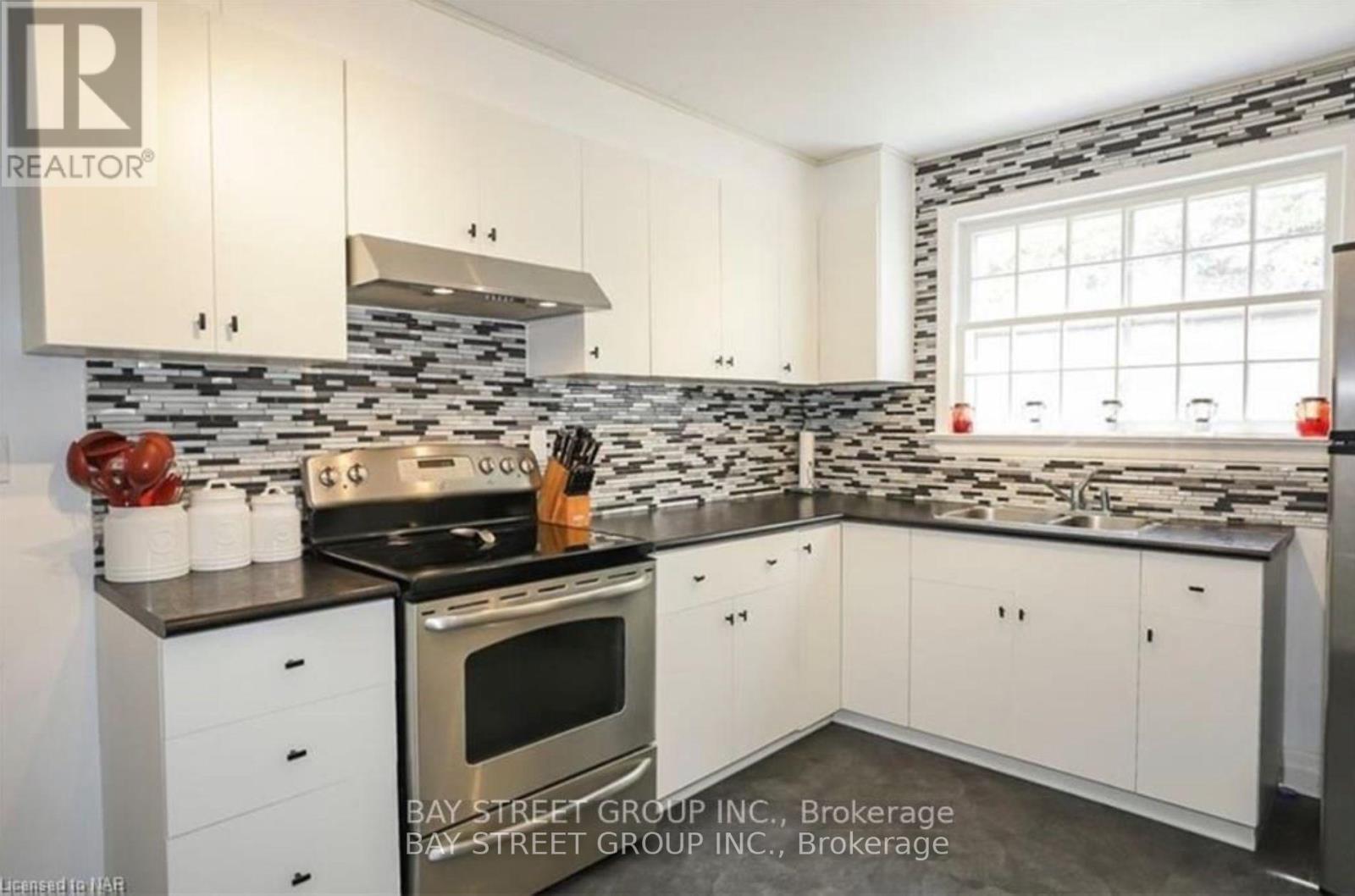 6565 Stamford Green Drive, Niagara Falls, Ontario  L2J 1T9 - Photo 12 - X12385818