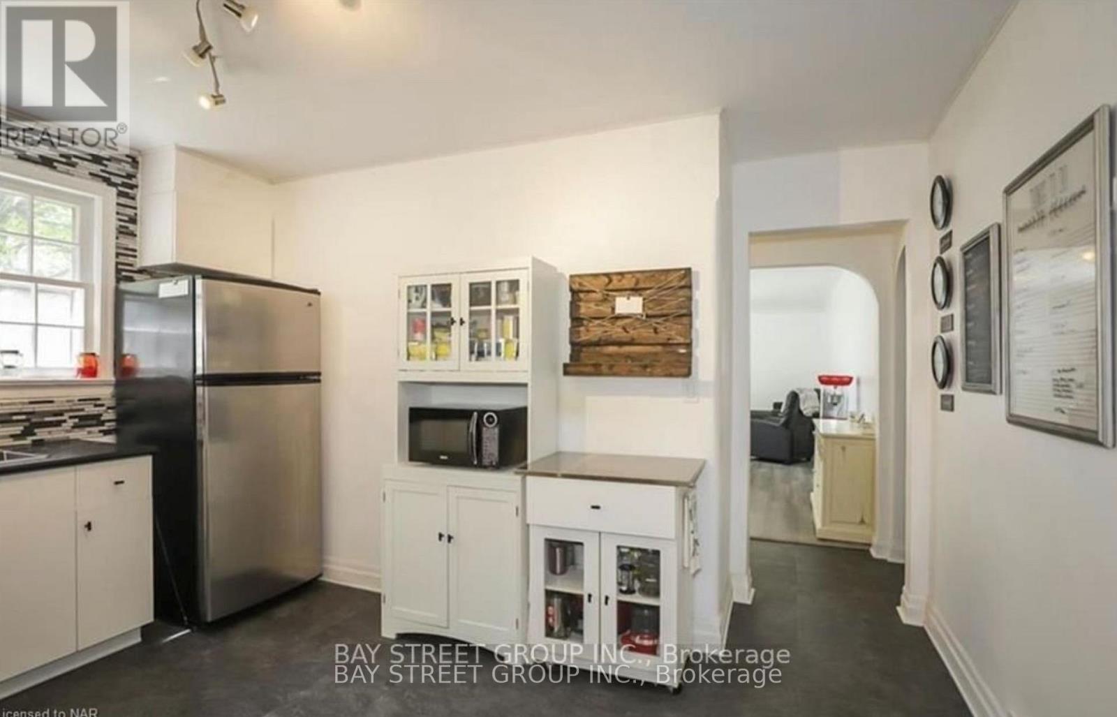 6565 Stamford Green Drive, Niagara Falls, Ontario  L2J 1T9 - Photo 13 - X12385818