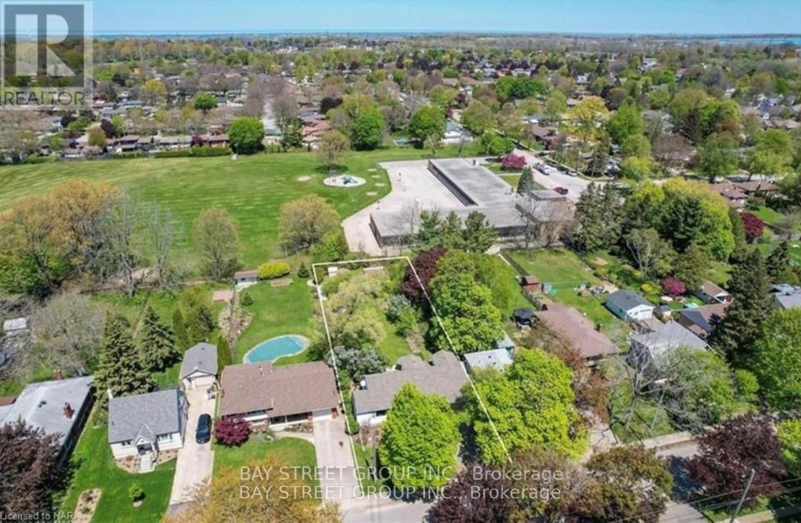 6565 Stamford Green Drive, Niagara Falls, Ontario  L2J 1T9 - Photo 2 - X12385818