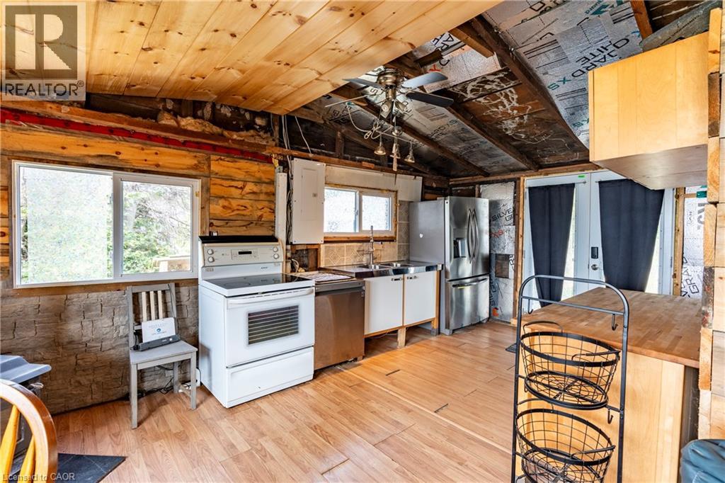 Property at 22 ERIEVIEW Lane image 4