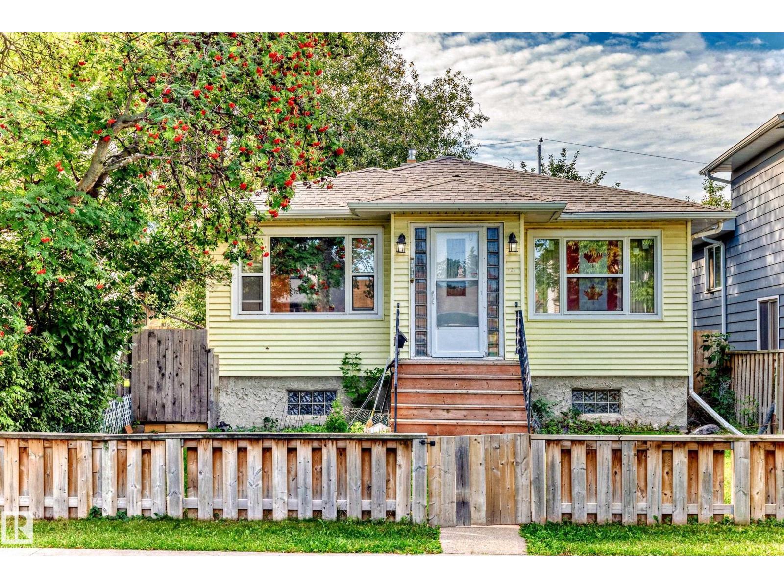 10711 72 AV NW, Edmonton, Alberta
