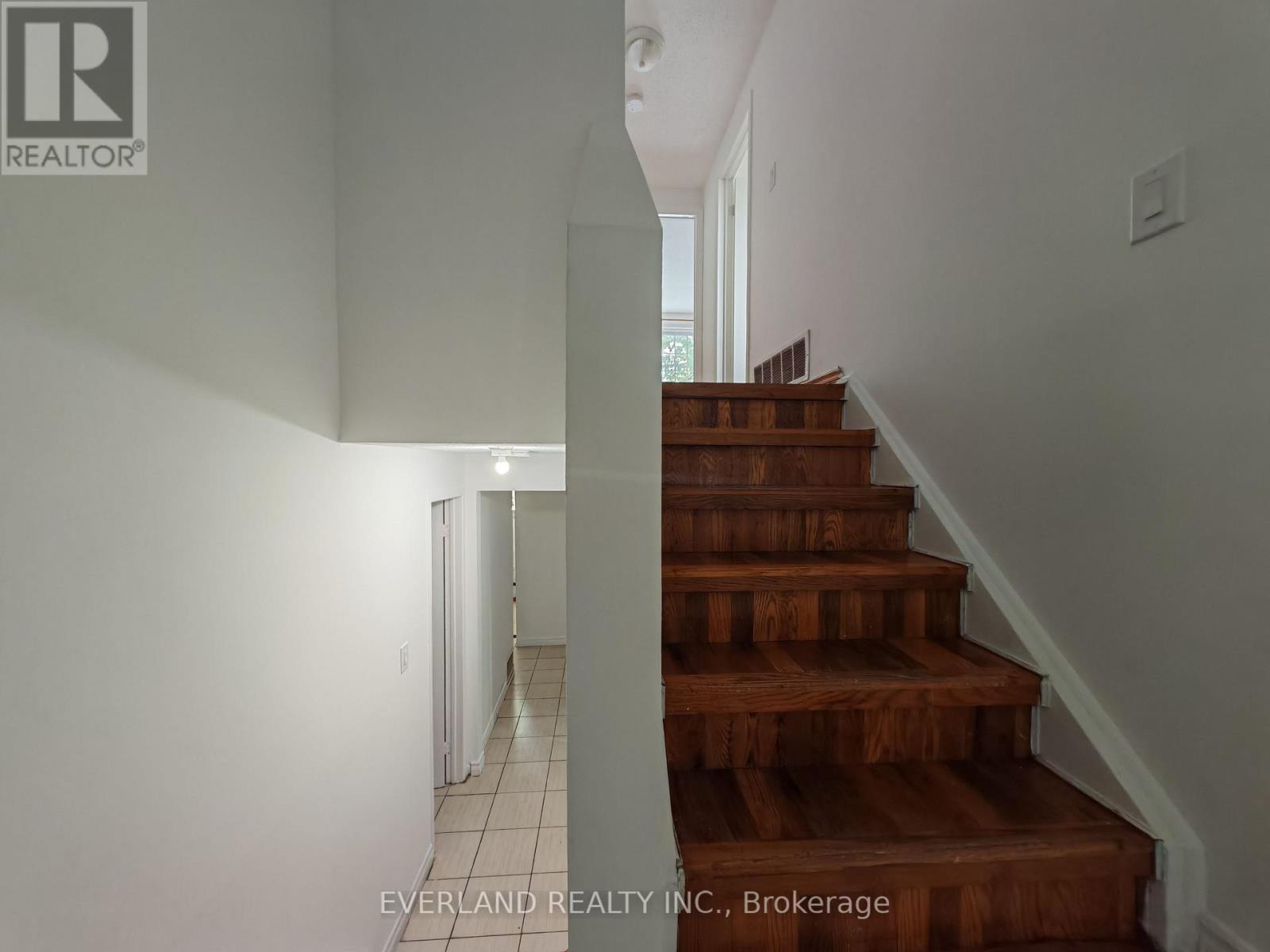 18 Camberley Court, Toronto, Ontario  M1B 2S6 - Photo 11 - E12385824