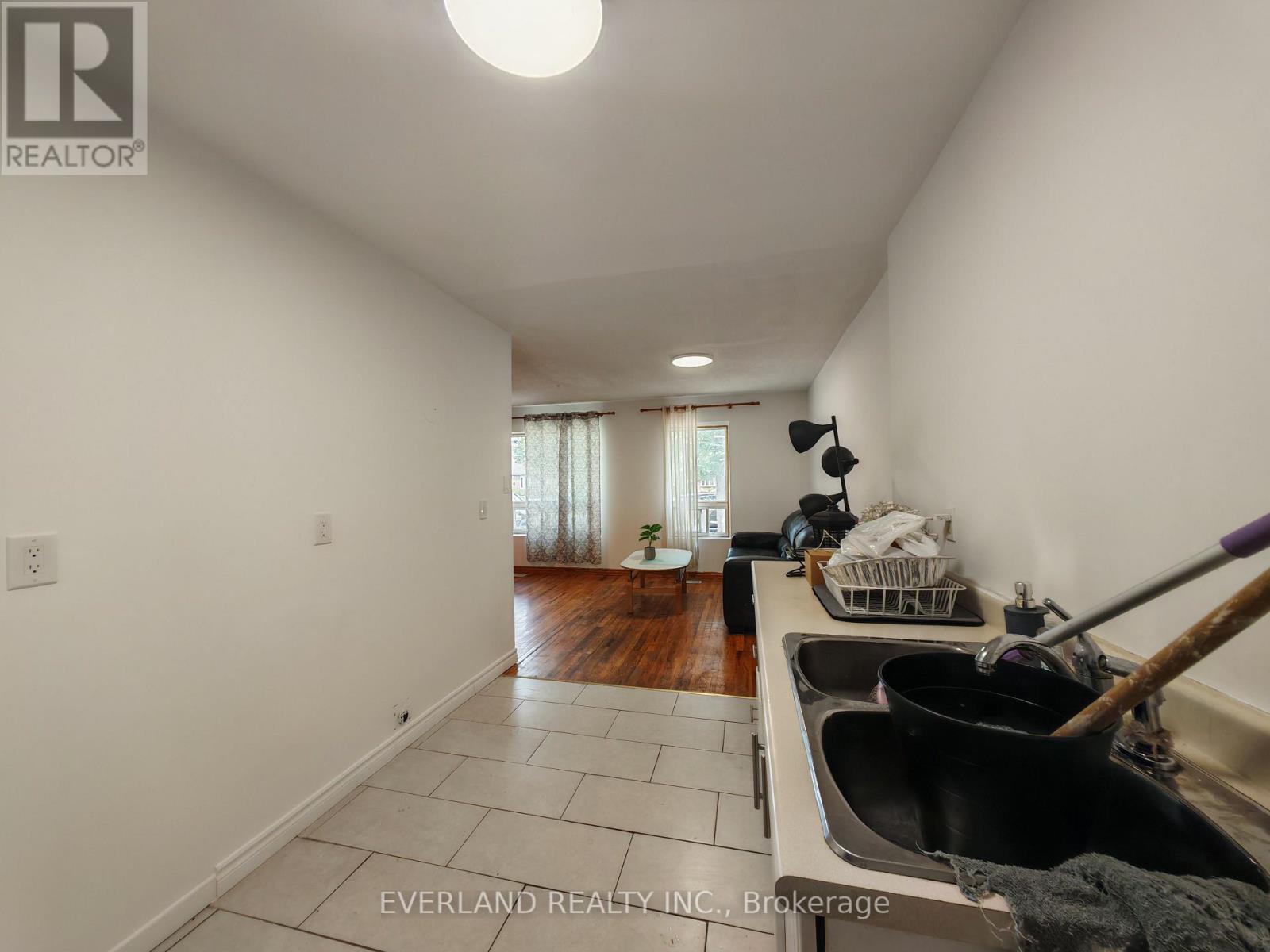 18 Camberley Court, Toronto, Ontario  M1B 2S6 - Photo 9 - E12385824