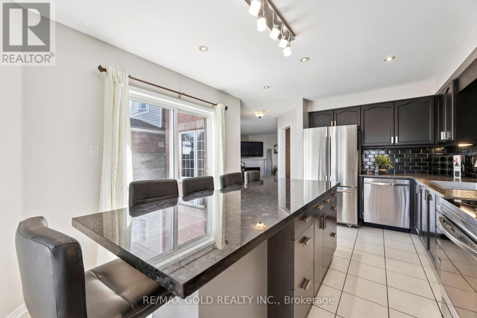 15 Blanchard Court, Whitby (Brooklin), Ontario  L1M 1H5 - Photo 7 - E12385843