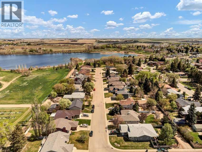 79 Fairview Way E, Brooks, Alberta  T1R 0N6 - Photo 3 - A2218170