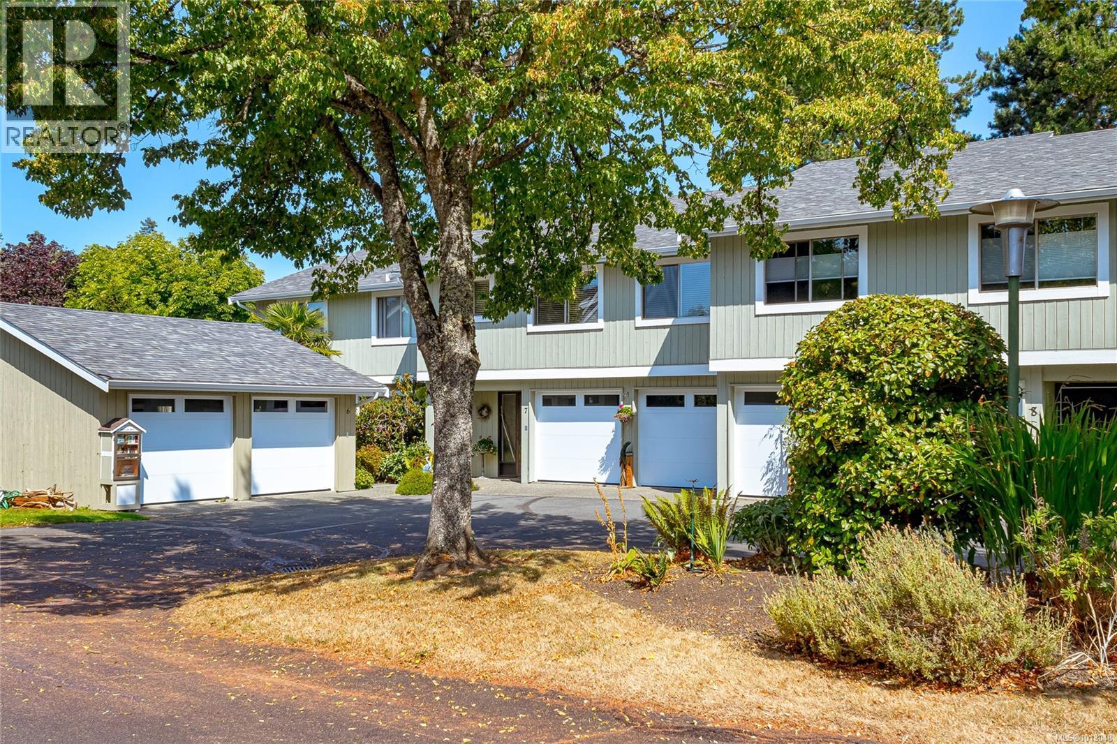 7 2020 White Birch Rd, Sidney, British Columbia