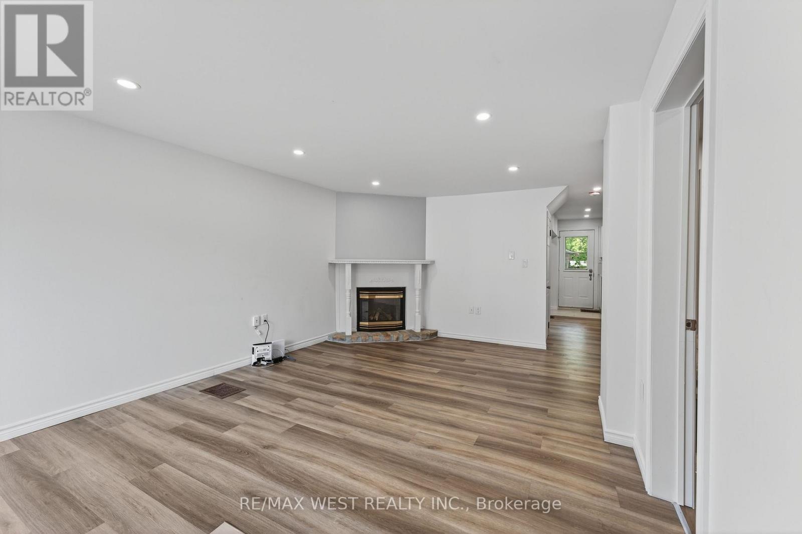 35 Kingscourt Avenue, Kingston (East Of Sir John A. Blvd), Ontario  K7K 4N6 - Photo 5 - X12383273