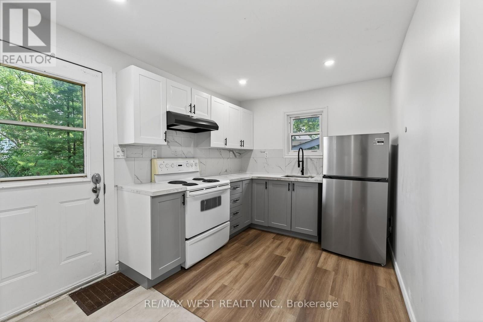 35 Kingscourt Avenue, Kingston (East Of Sir John A. Blvd), Ontario  K7K 4N6 - Photo 13 - X12383273