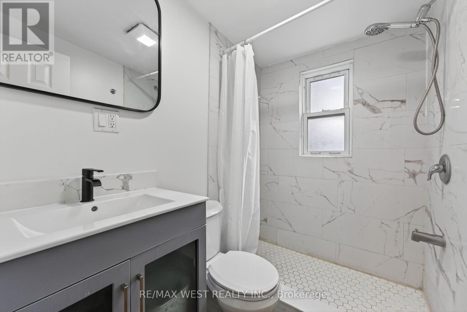 35 Kingscourt Avenue, Kingston (East Of Sir John A. Blvd), Ontario  K7K 4N6 - Photo 18 - X12383273
