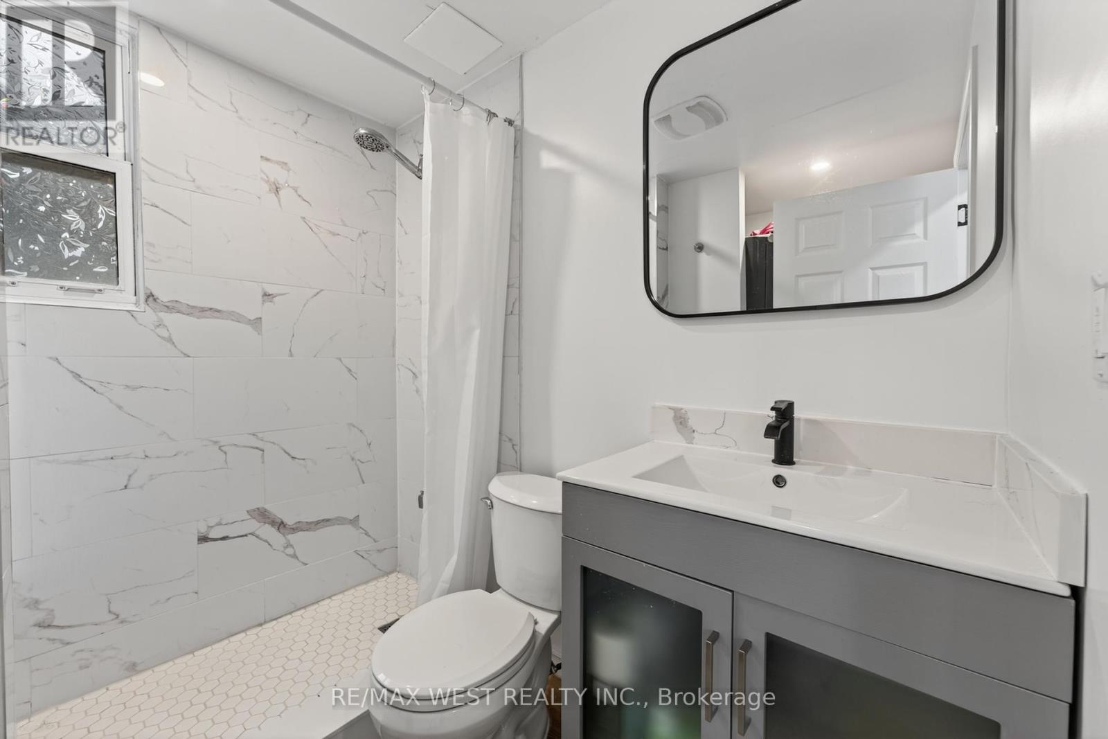 35 Kingscourt Avenue, Kingston (East Of Sir John A. Blvd), Ontario  K7K 4N6 - Photo 10 - X12383273