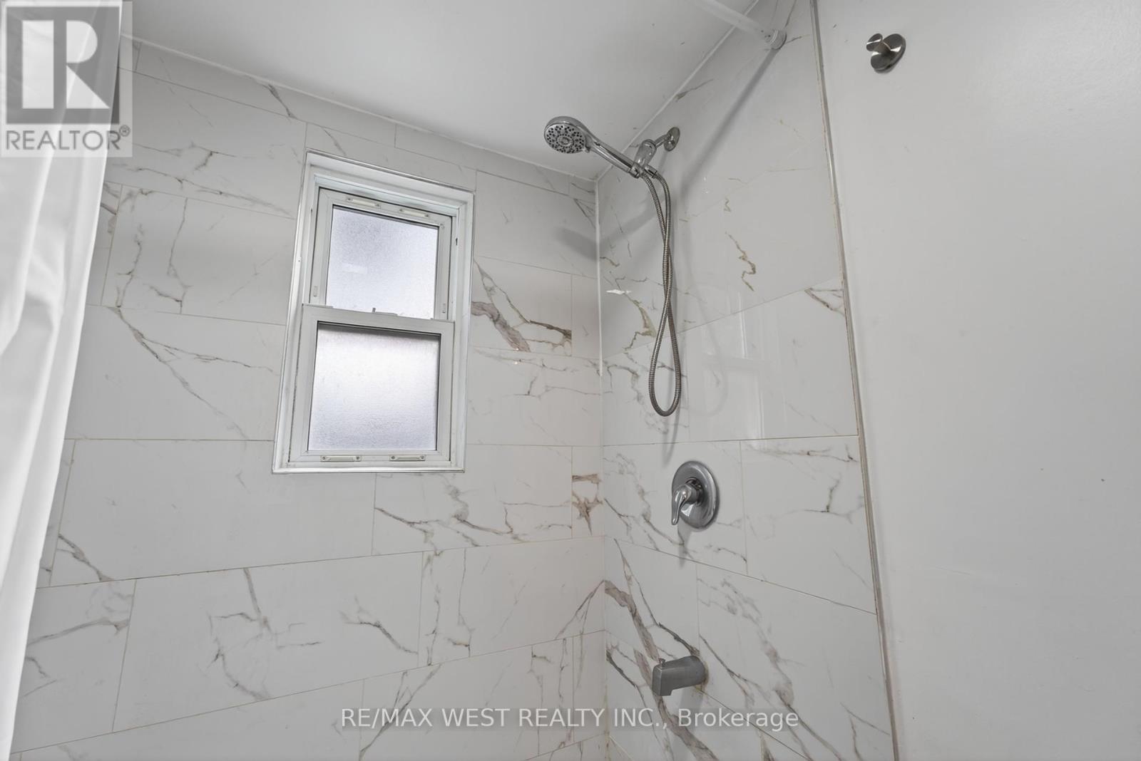 35 Kingscourt Avenue, Kingston (East Of Sir John A. Blvd), Ontario  K7K 4N6 - Photo 19 - X12383273