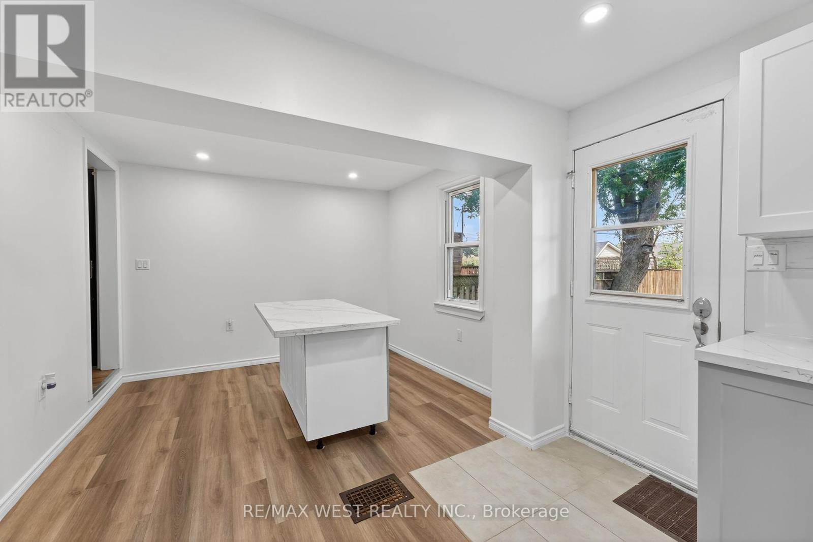 35 Kingscourt Avenue, Kingston (East Of Sir John A. Blvd), Ontario  K7K 4N6 - Photo 15 - X12383273