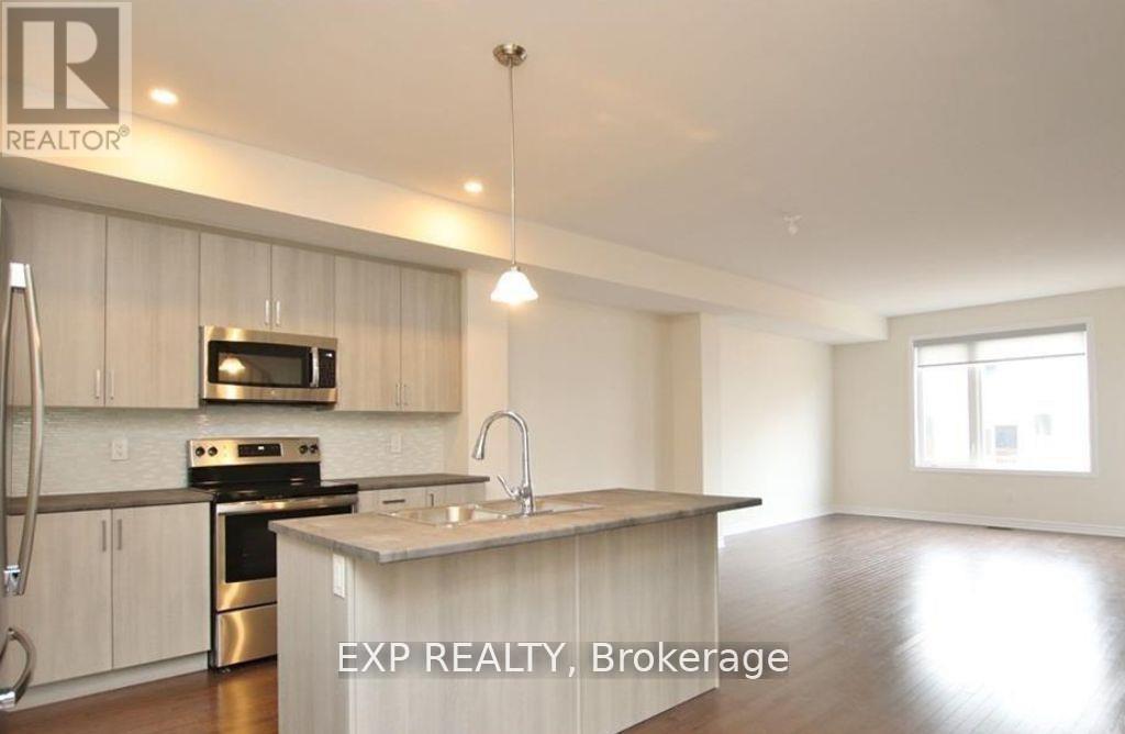 18 Rookie Crescent, Ottawa, Ontario  K2V 0R9 - Photo 4 - X12385873