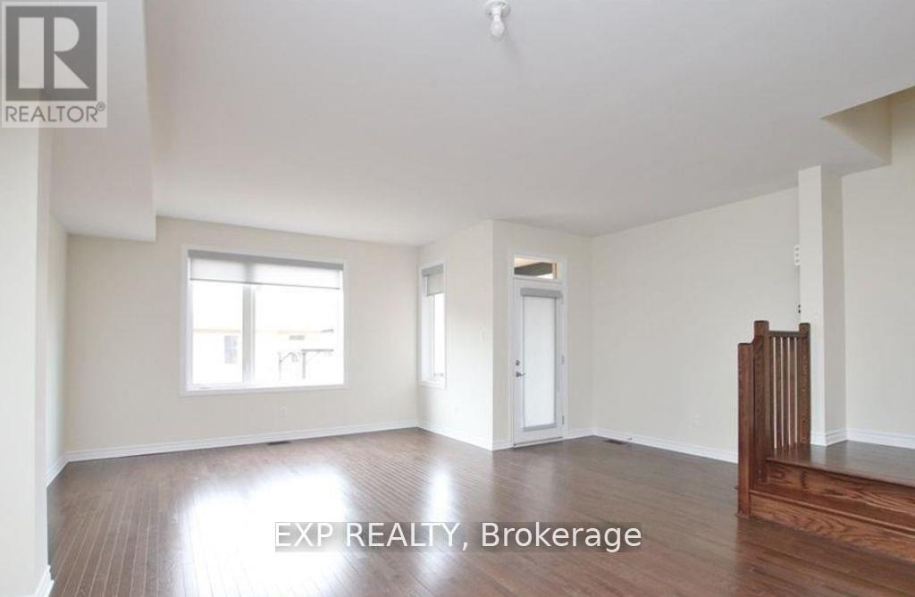 18 Rookie Crescent, Ottawa, Ontario  K2V 0R9 - Photo 8 - X12385873
