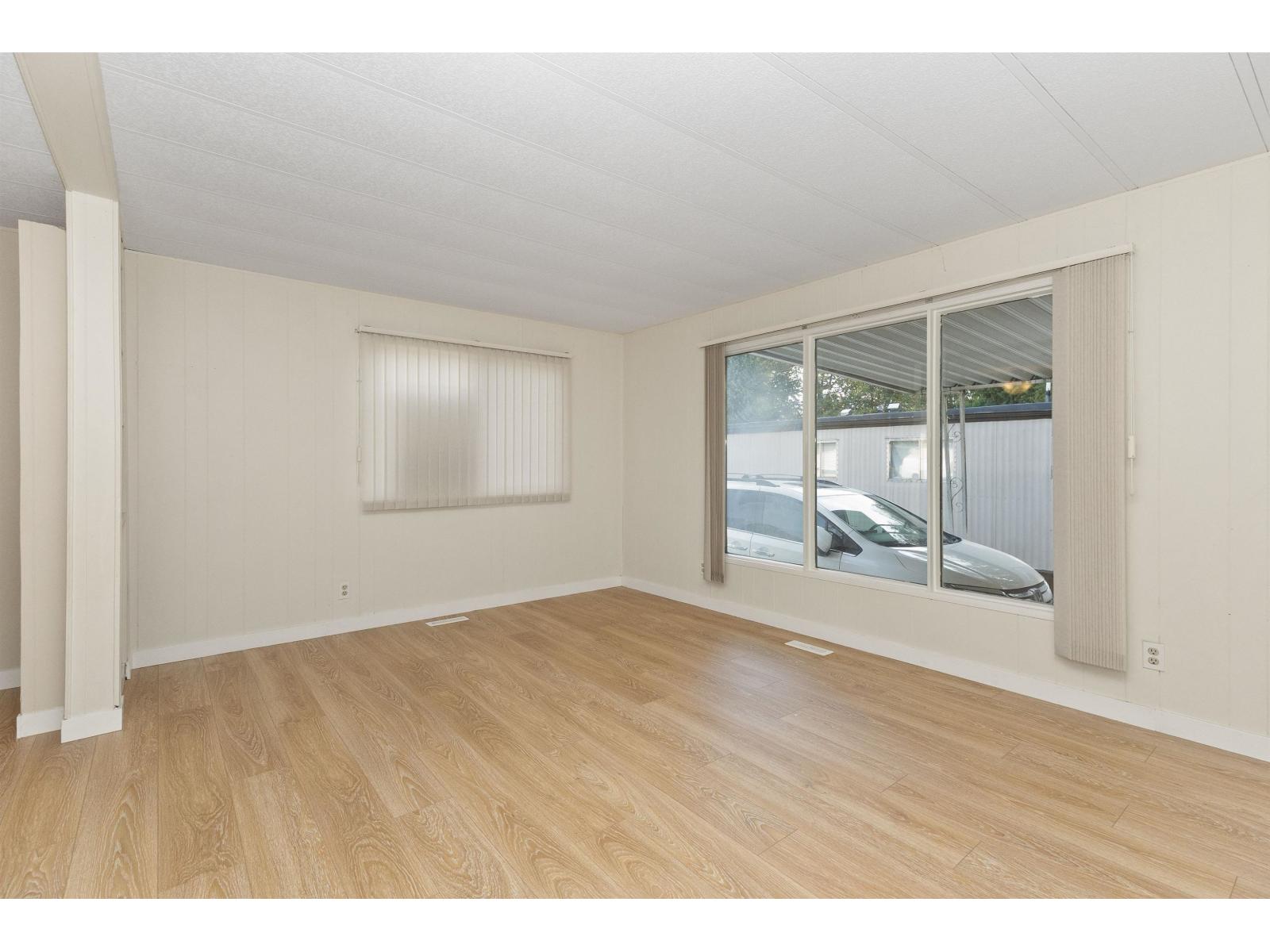 Property at 58 8220 KING GEORGE BOULEVARD image 5