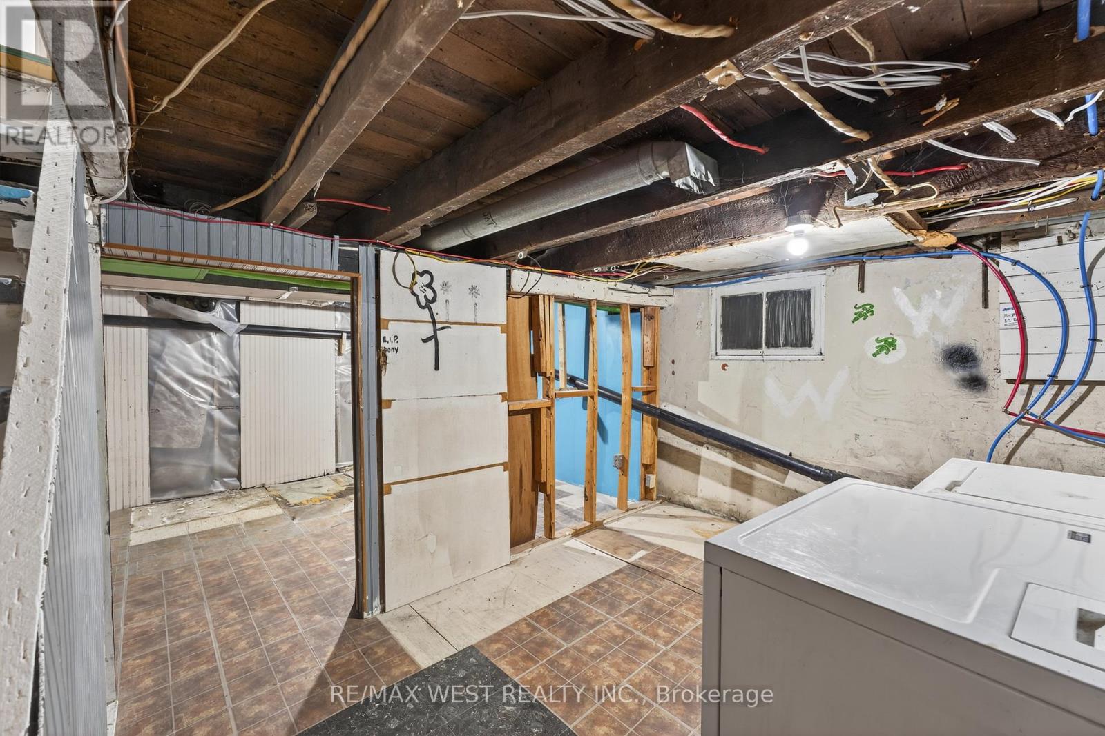 35 Kingscourt Avenue, Kingston (East Of Sir John A. Blvd), Ontario  K7K 4N6 - Photo 25 - X12383273