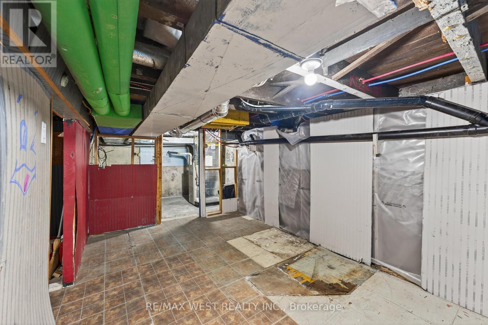 35 Kingscourt Avenue, Kingston (East Of Sir John A. Blvd), Ontario  K7K 4N6 - Photo 27 - X12383273