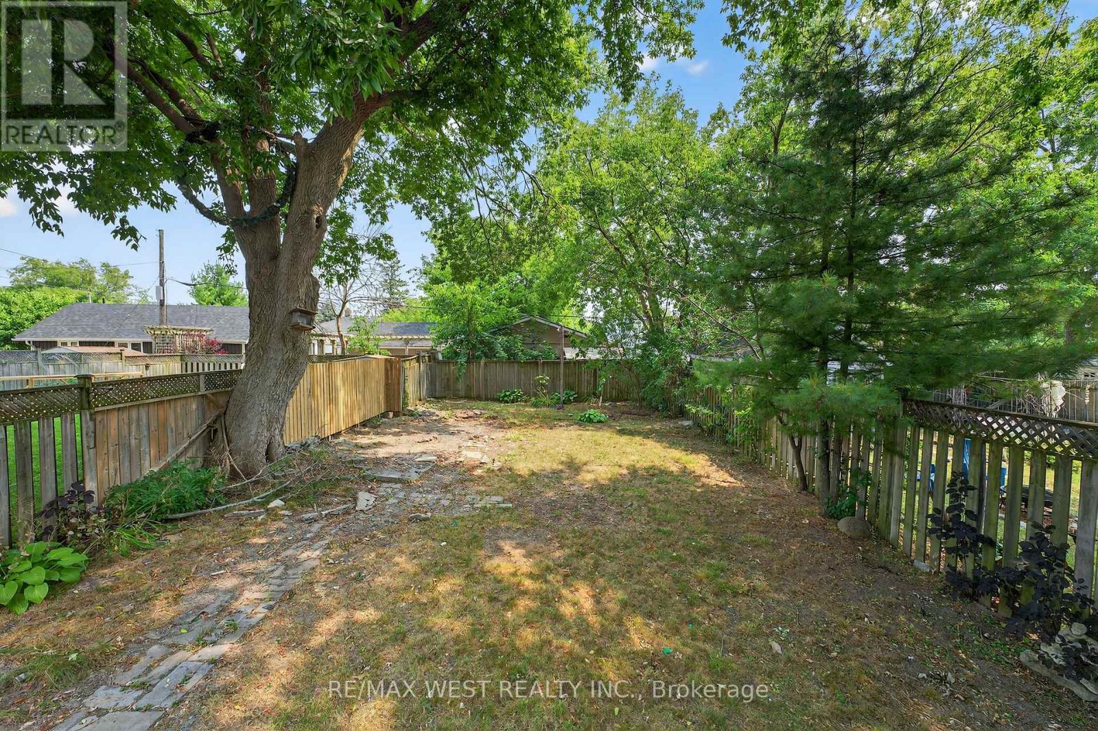 35 Kingscourt Avenue, Kingston (East Of Sir John A. Blvd), Ontario  K7K 4N6 - Photo 33 - X12383273