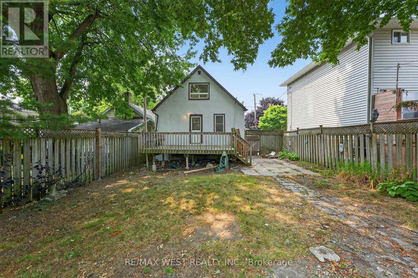 35 Kingscourt Avenue, Kingston (East Of Sir John A. Blvd), Ontario  K7K 4N6 - Photo 34 - X12383273
