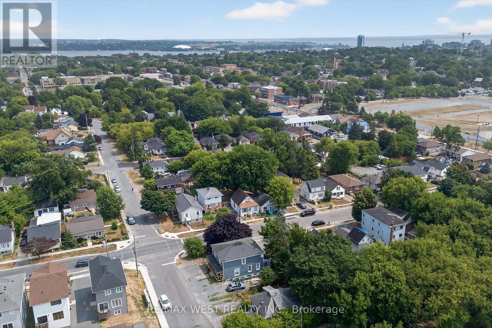35 Kingscourt Avenue, Kingston (East Of Sir John A. Blvd), Ontario  K7K 4N6 - Photo 39 - X12383273