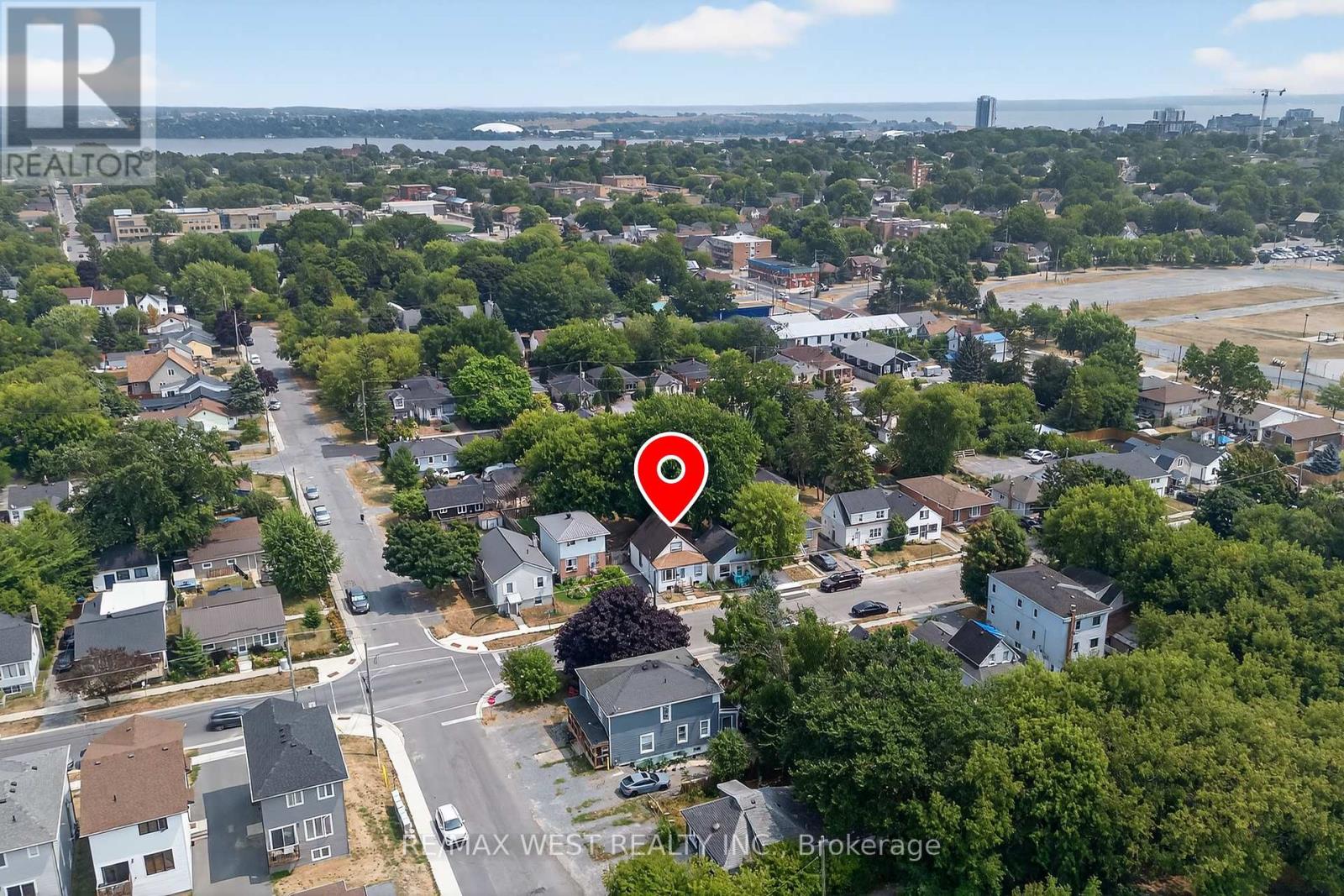 35 Kingscourt Avenue, Kingston (East Of Sir John A. Blvd), Ontario  K7K 4N6 - Photo 38 - X12383273