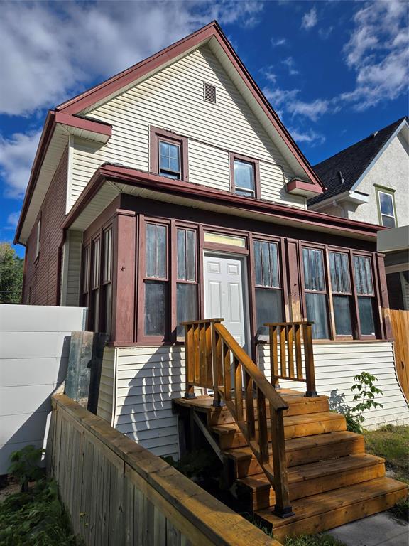 381 Victor Street, Winnipeg, Manitoba  R3G 1P8 - Photo 0 - 202522349