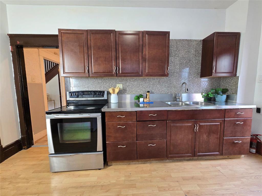 381 Victor Street, Winnipeg, Manitoba  R3G 1P8 - Photo 8 - 202522349