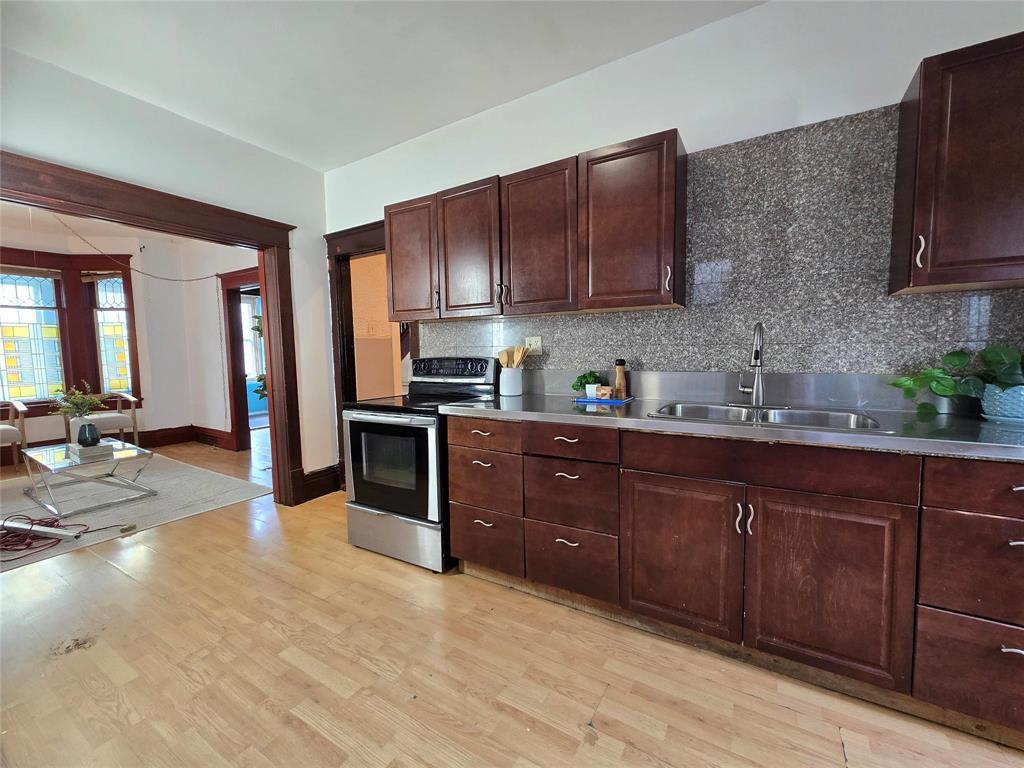 381 Victor Street, Winnipeg, Manitoba  R3G 1P8 - Photo 9 - 202522349