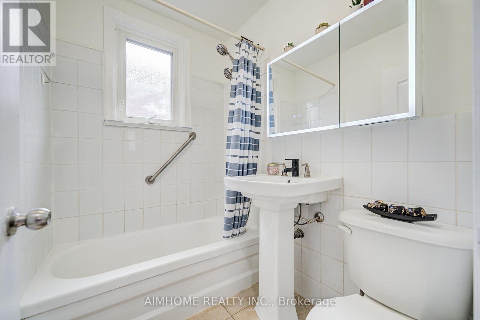 5 Macey Avenue, Toronto, Ontario  M1L 2T6 - Photo 11 - E12385373