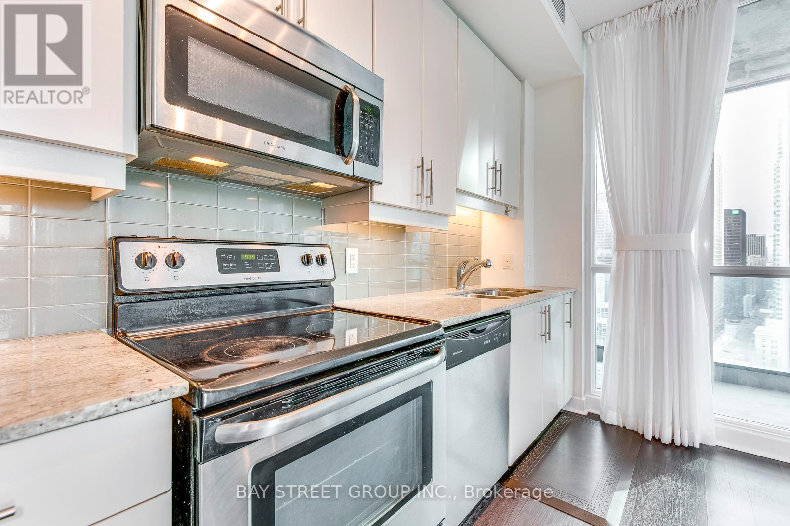 2704 - 33 Bay Street, Toronto (Waterfront Communities), Ontario  M5J 2Z3 - Photo 10 - C12385884