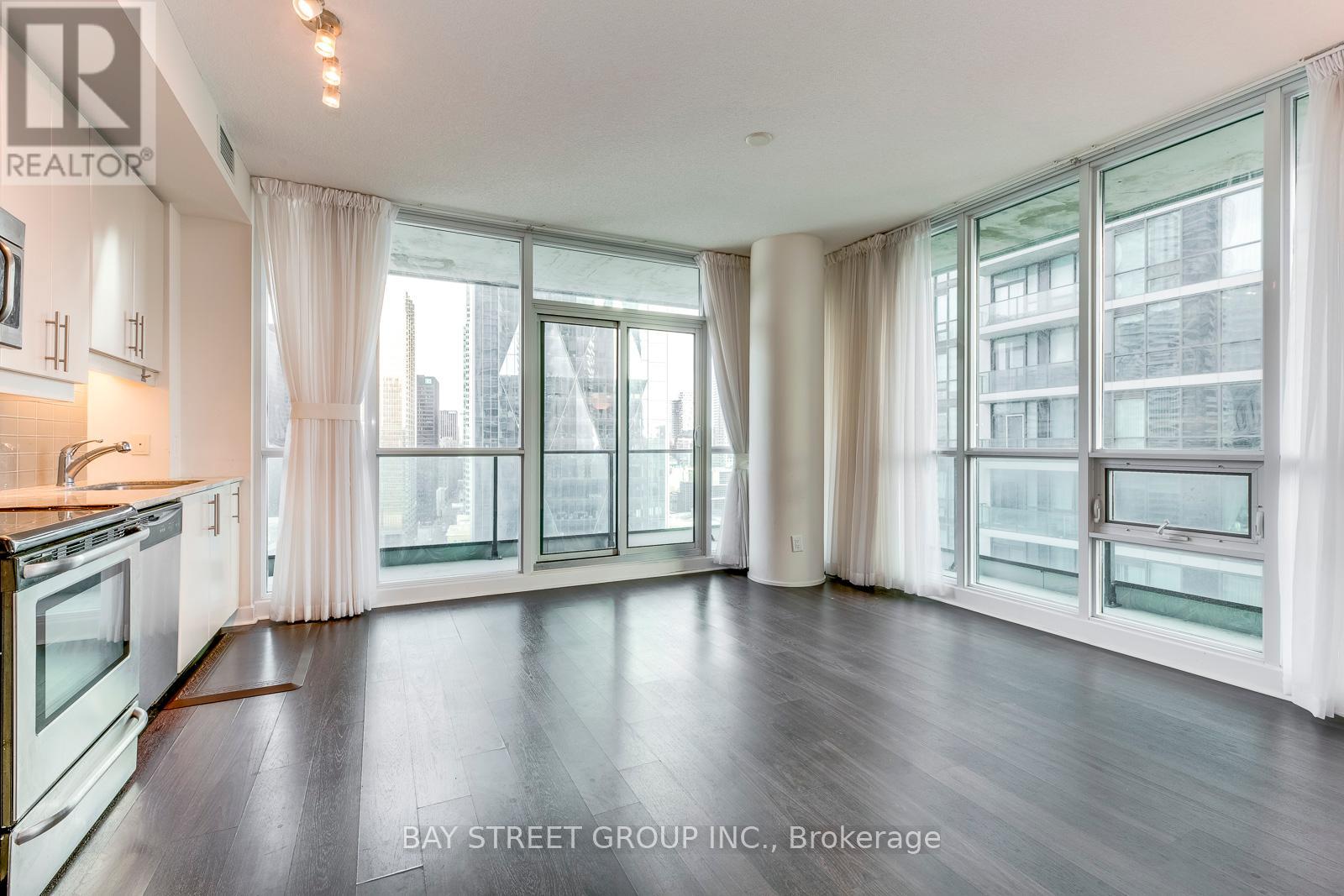 2704 - 33 Bay Street, Toronto (Waterfront Communities), Ontario  M5J 2Z3 - Photo 2 - C12385884