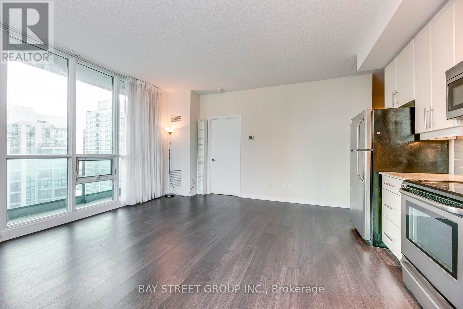 2704 - 33 Bay Street, Toronto (Waterfront Communities), Ontario  M5J 2Z3 - Photo 6 - C12385884