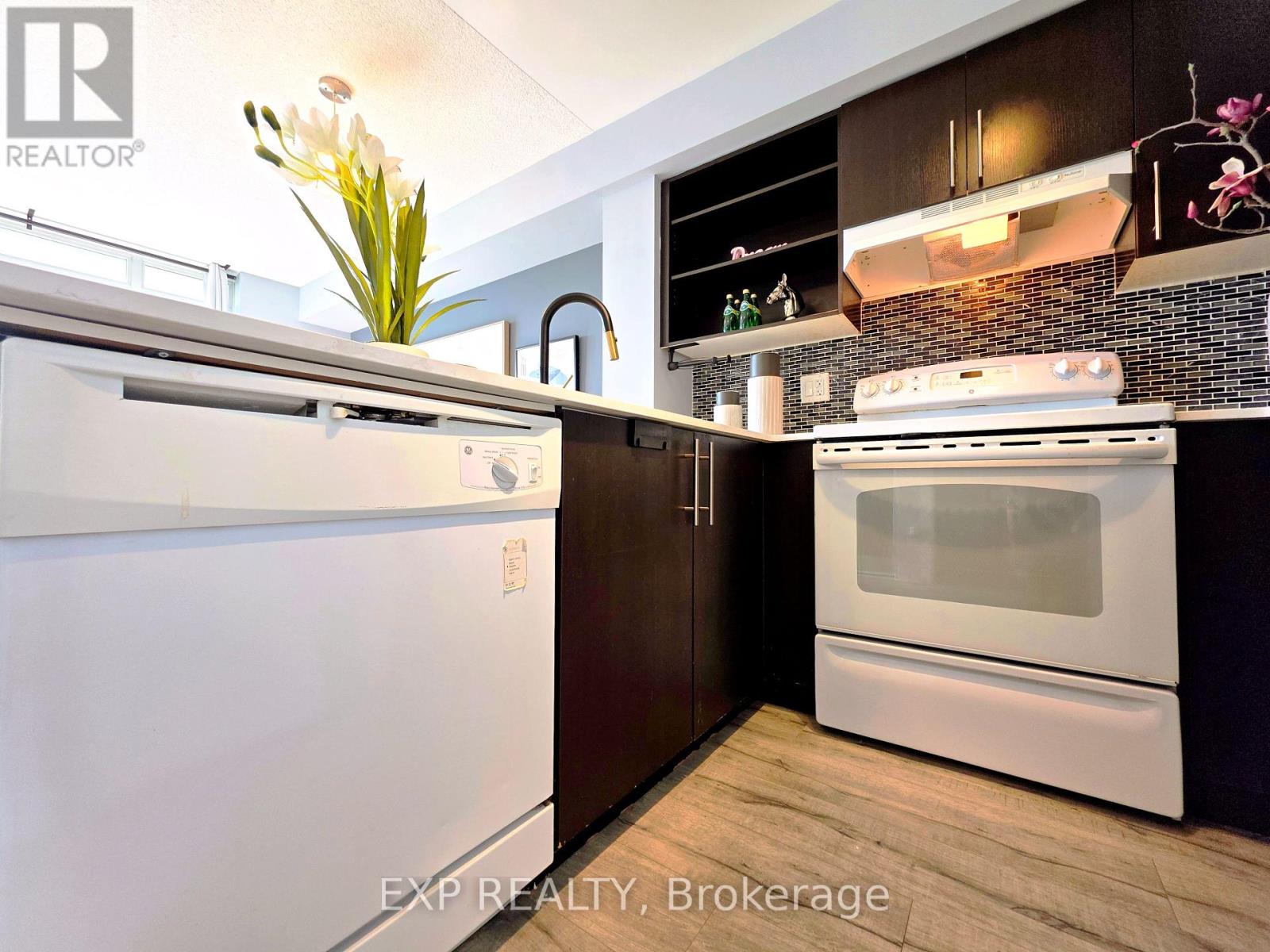 723 - 120 Dallimore Circle, Toronto, Ontario  M3C 4J1 - Photo 9 - C12385914