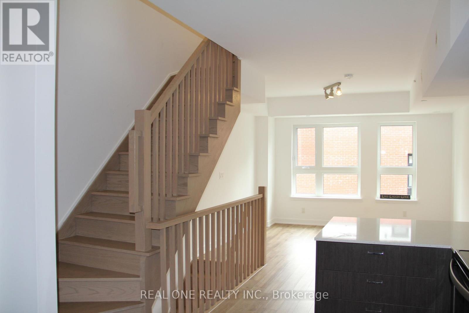 318 - 2100 Bridletowne Circle, Toronto (L'amoreaux), Ontario  M1W 2L1 - Photo 3 - E12385903