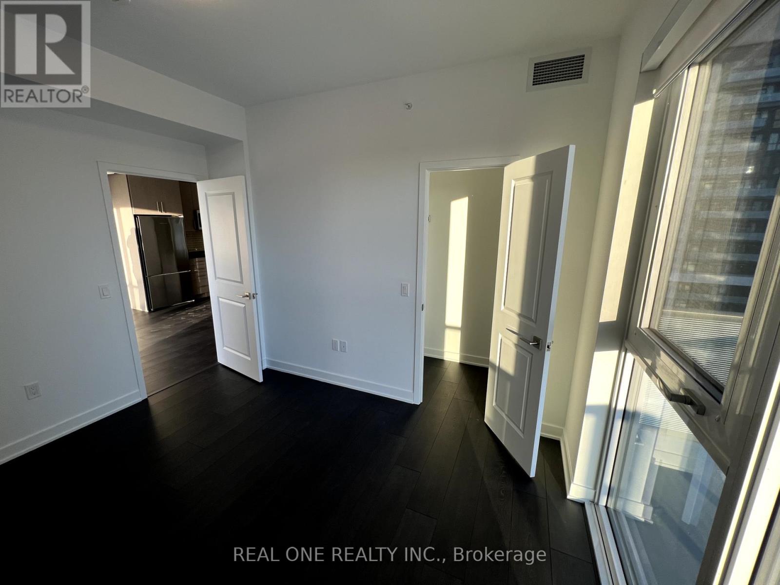 1215 - 85 Oneida Crescent, Richmond Hill, Ontario  L4B 0A6 - Photo 5 - N12385904